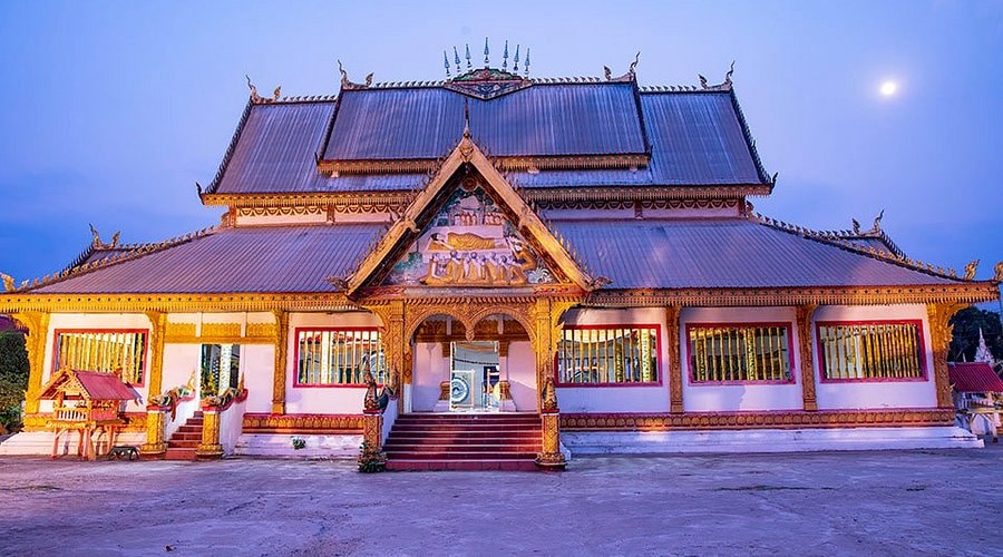 Wat Kang, located in the heart of Vang Vieng, Laos,