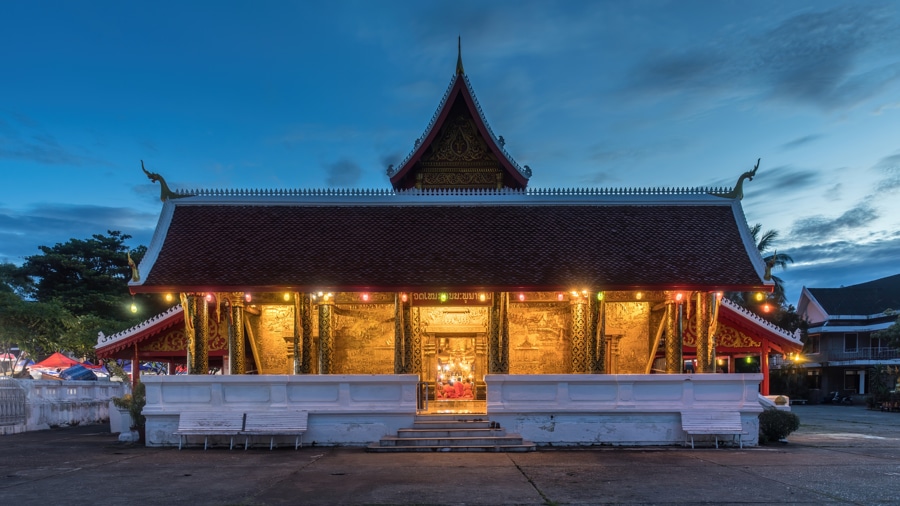 Wat Mai Suwannaphumaham at night