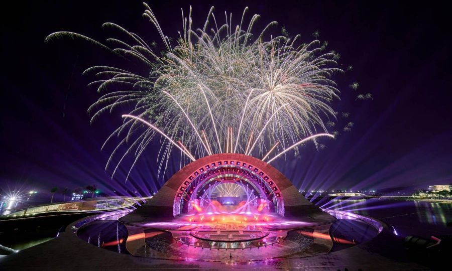 Watch The Kiss Of The Sea Show