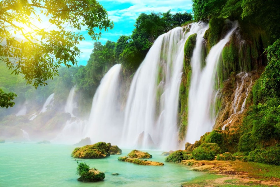 admire nam tra waterfall in cao bang