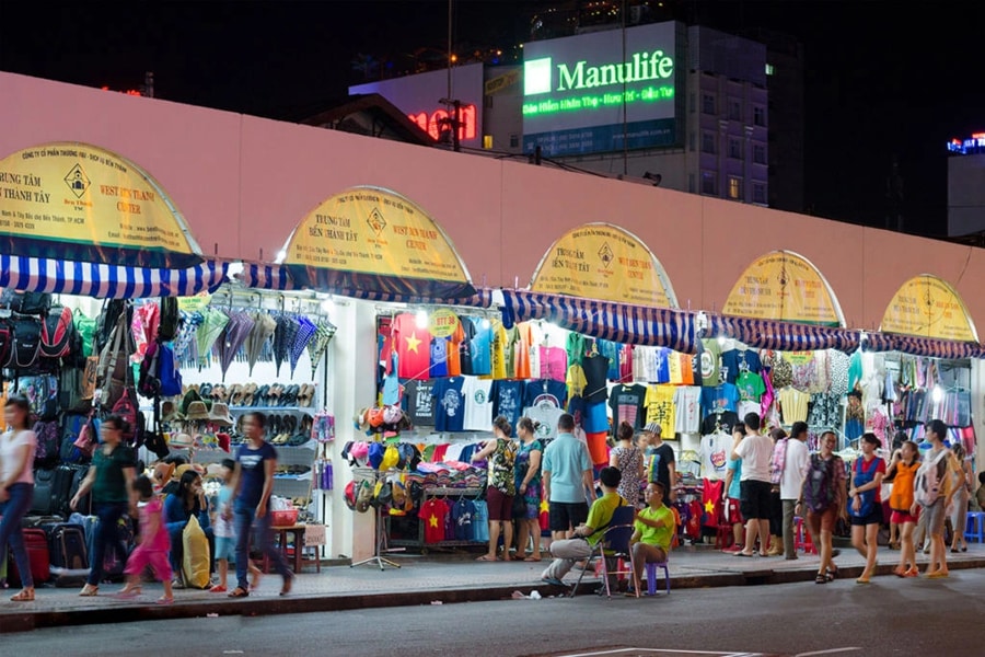 ben thanh market at night