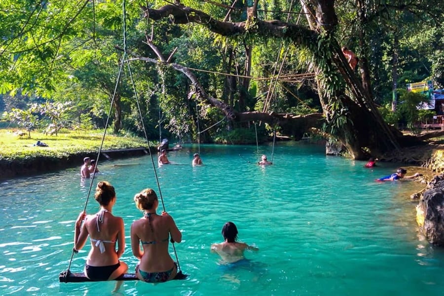 blue lagoon in vang vieng