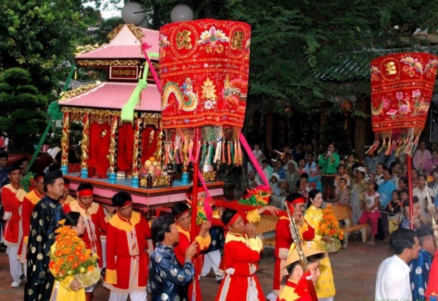 Experiencing The Dinh Cau Festival