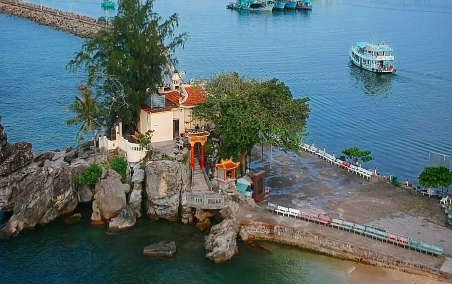 Dinh Cau Temple from above