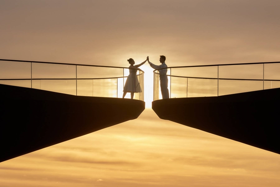 Taking Memorable Photos At The “Kissing Point”