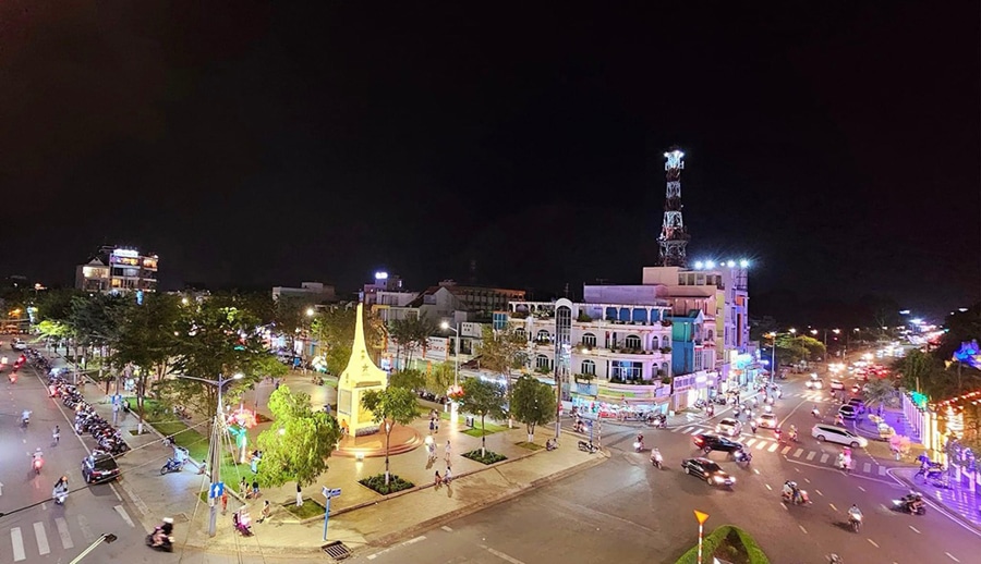 long khanh town at night