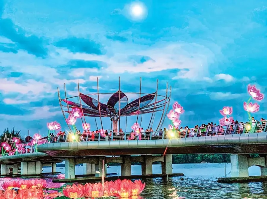 love bridge in can tho