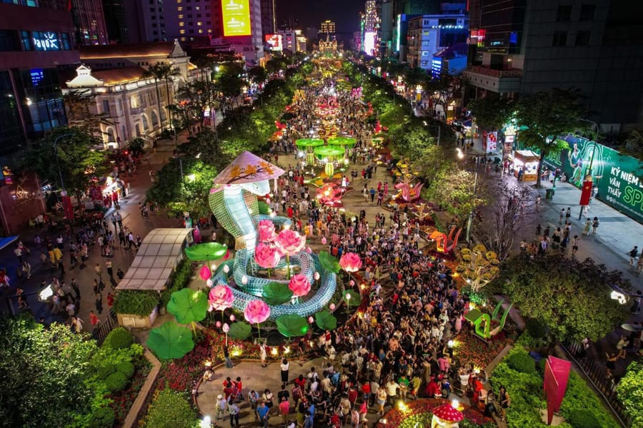 nguyen hue walking street in ho chi minh city at night