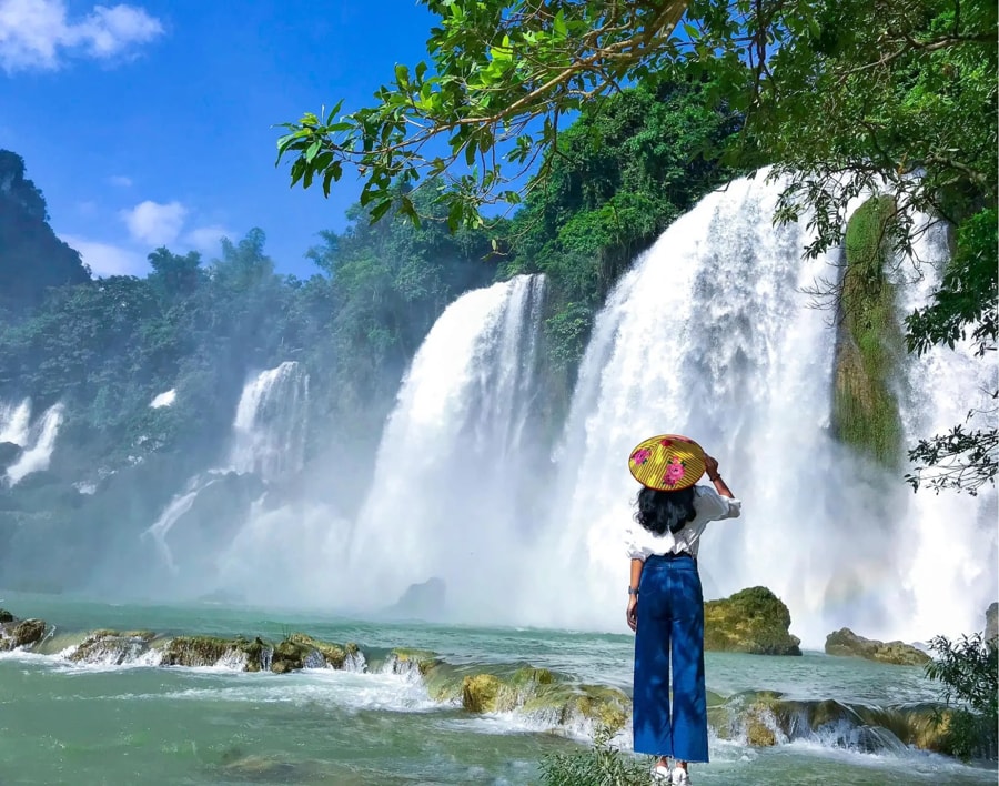 visit ban gioc waterfall in cao bang