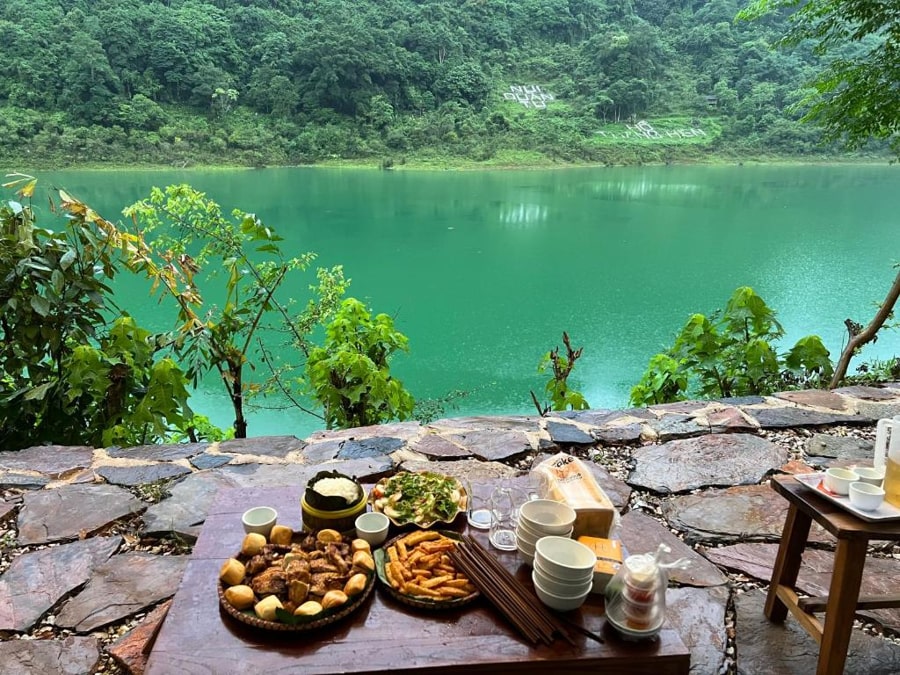 try cao bang food on the lakeside