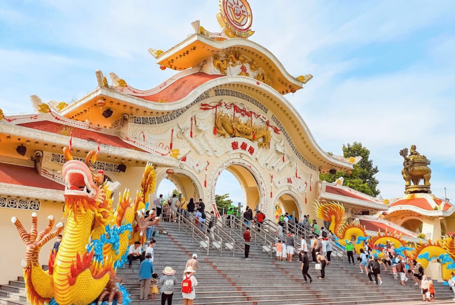 visit suoi tien theme park in ho chi minh in may