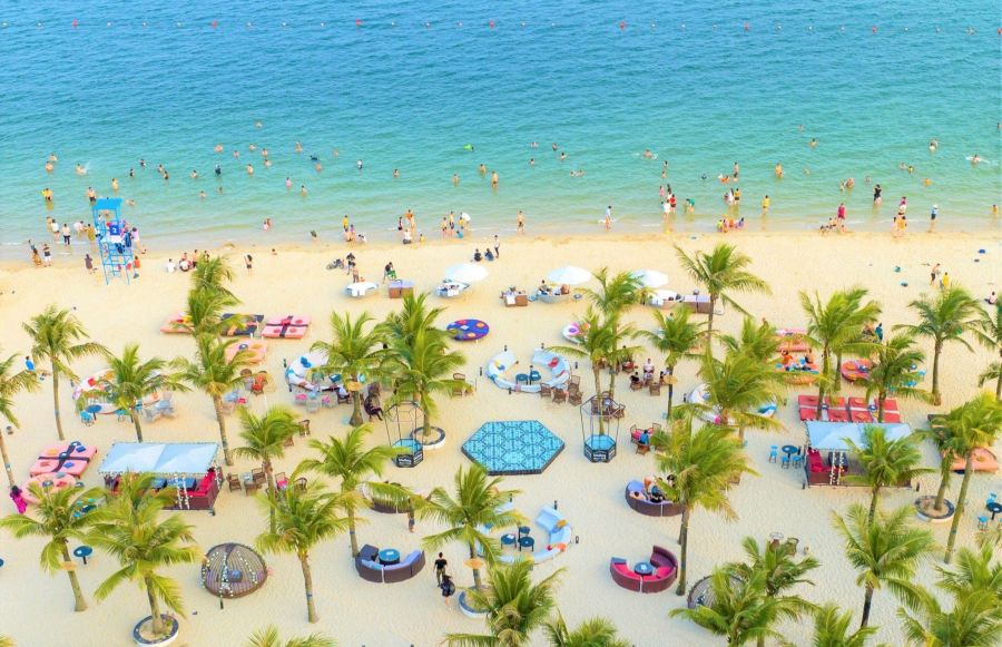 introduction To Bai Chay Beach