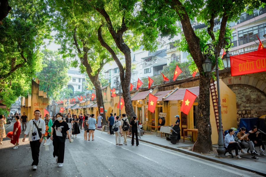 1. Introduction To Phung Hung Mural Street