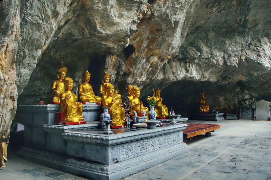 Am Tien Cave And Pagoda