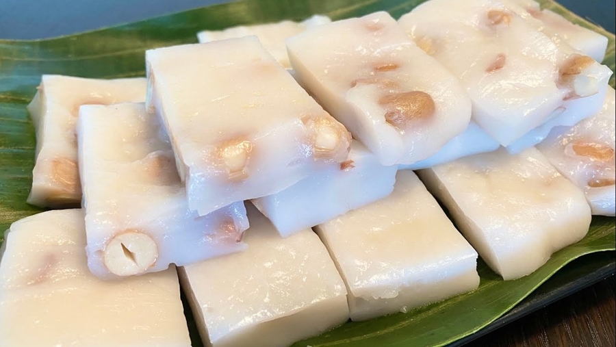 Banh Duc Quang Tri (Rice Flour Cake)