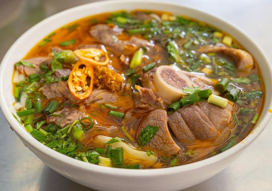 Bun Bo Gio Heo Quang Tri (Beef And Pork Leg Noodle Soup)