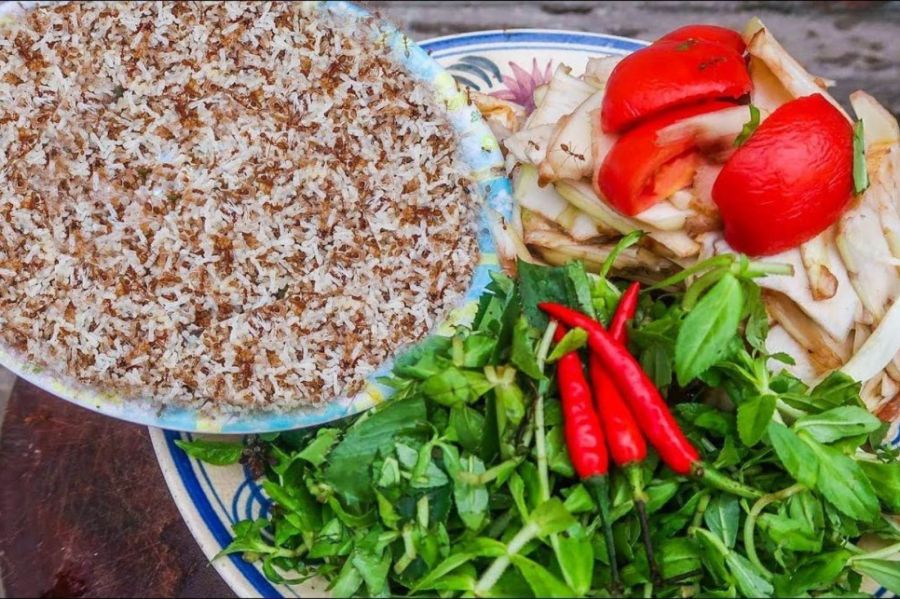 Canh Chua Trung Kien (Ant Egg Sour Soup)