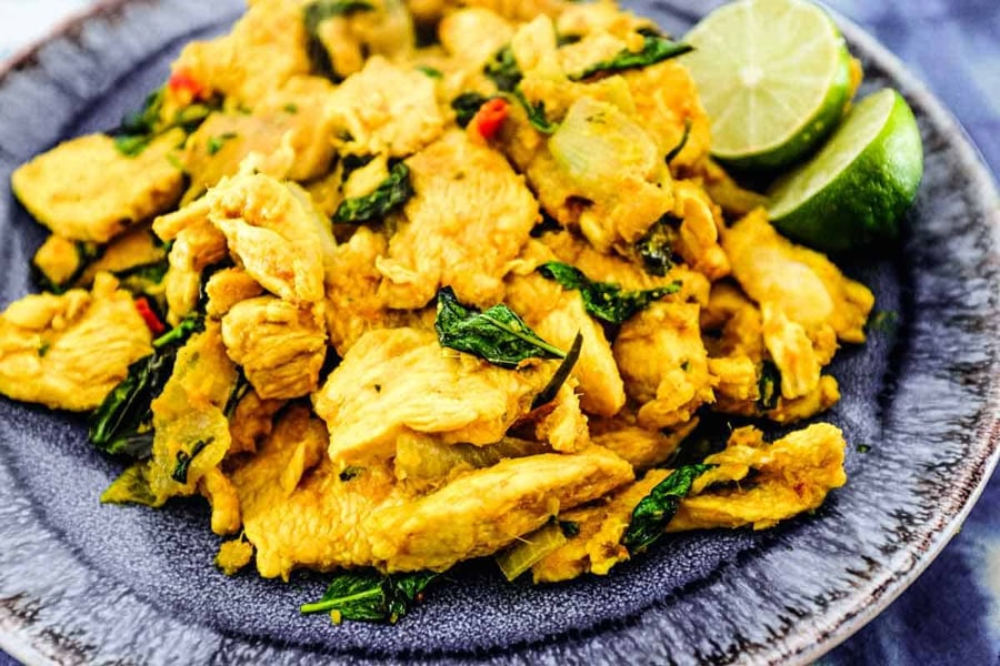 Chha Kroeung Sach Moan (Stir-Fried Chicken with Khmer Spices)