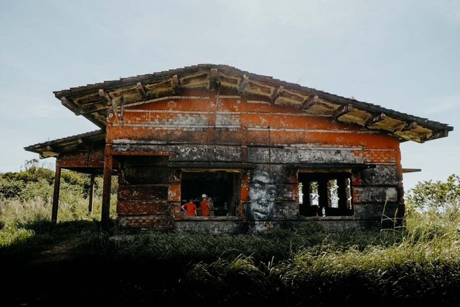 Damnak Sla Khmao (Black Palace)