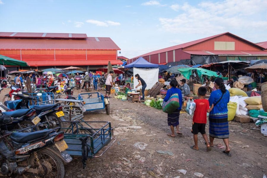 Embrace the Buzzing Market Vibe