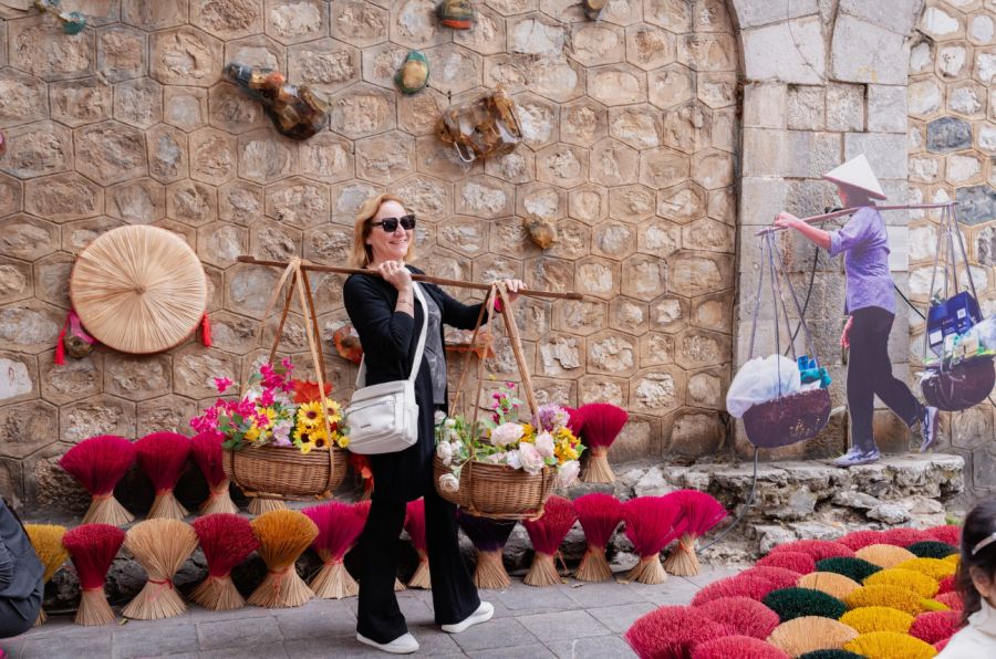 Enjoy Picture-Perfect Moments In A Nostalgic Urban Space (2)