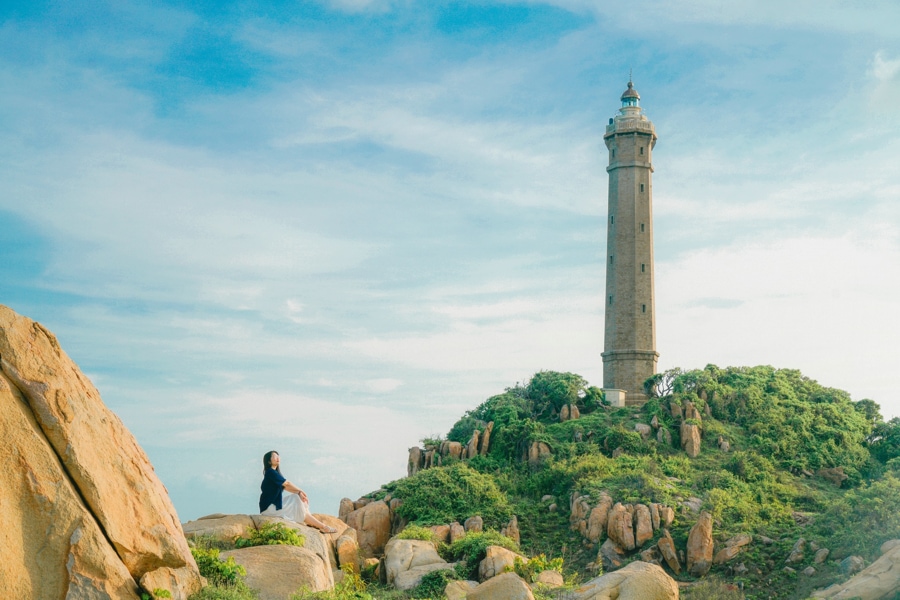 Explore the Rocky Island Landscape