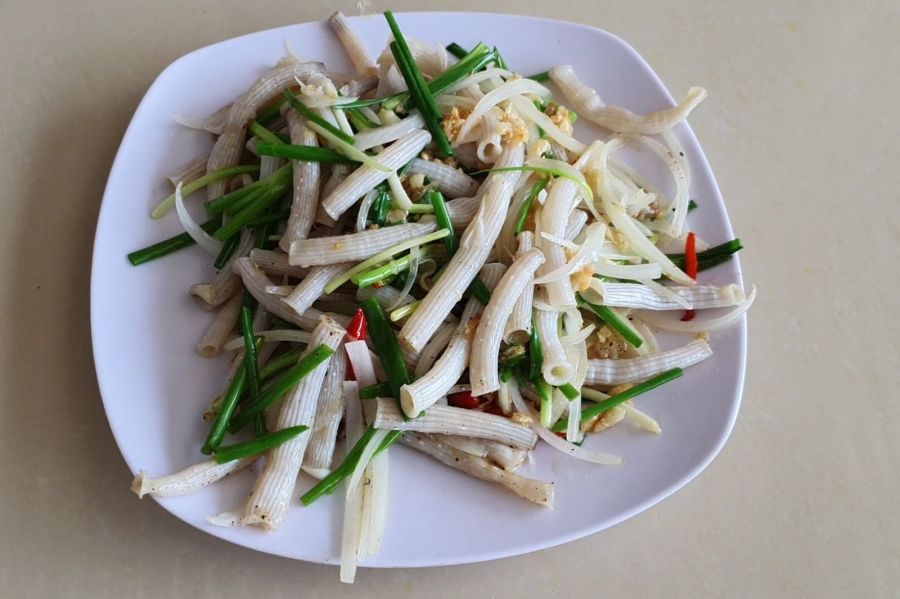 Goi Sa Sung (Peanut Worm Salad)