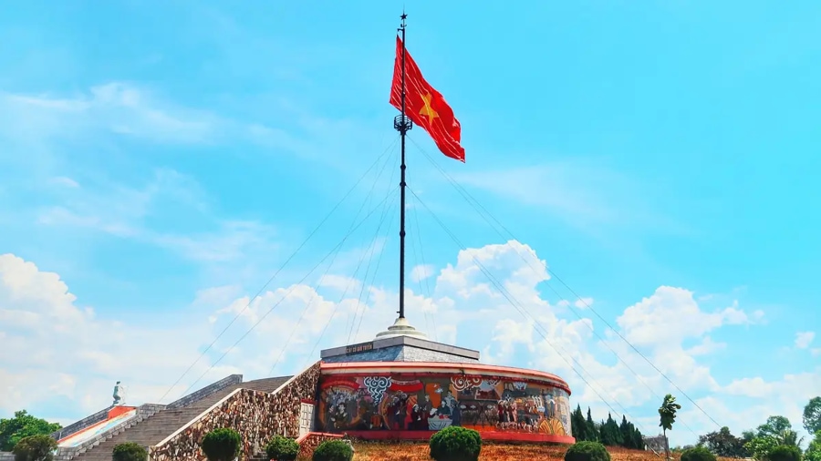 Hien Luong Flagpole