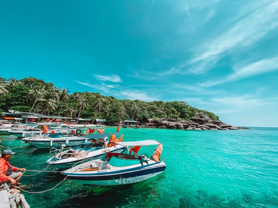 Island Hopping Boat Tours