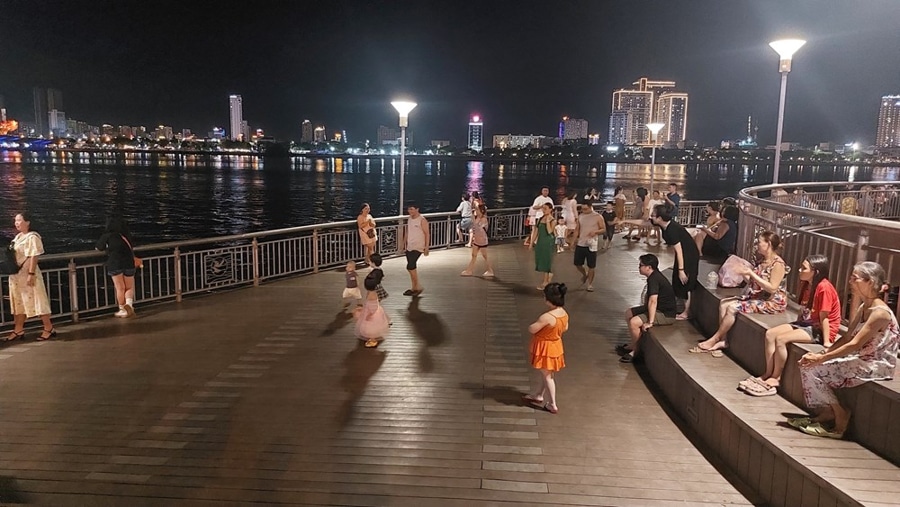 Joining Evening Walks With Locals