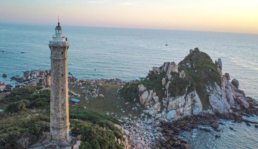 Ke Ga Lighthouse stands on a solid stone base