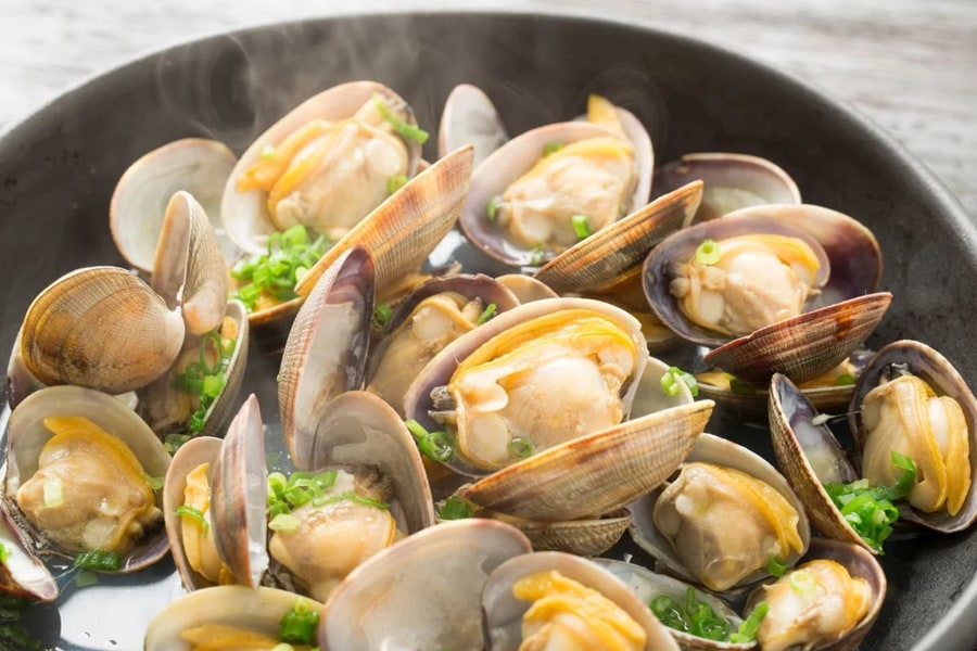 Ngeav Chamboy - Steamed Clams With Lemongrass