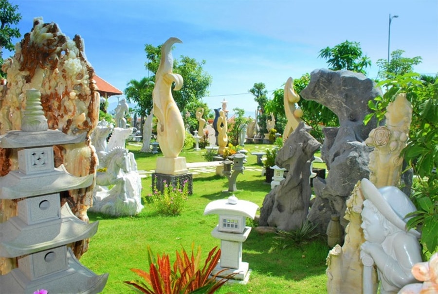 Non Nuoc Stone Carving Village is operating on a daily basis