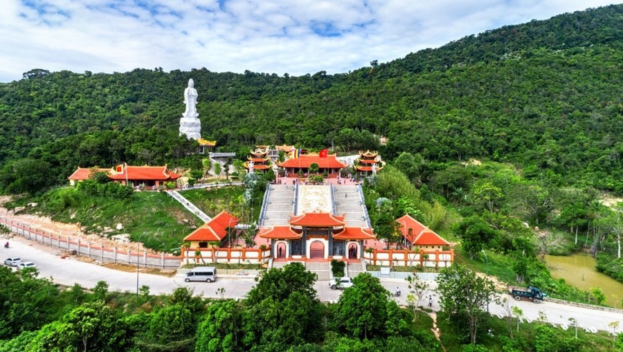Peaceful Spiritual Atmosphere around the ho quoc pagoda