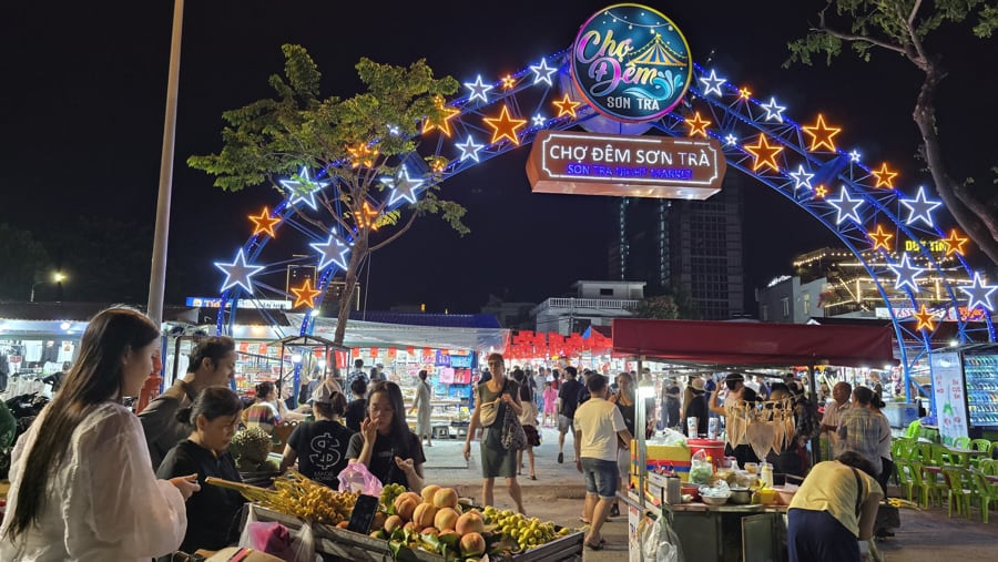Son Tra Night Market serves as a dynamic nightlife hub in Da Nang