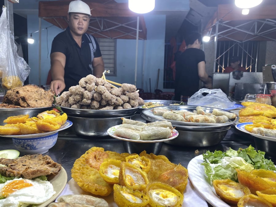 Street food in Son Tra Night Market