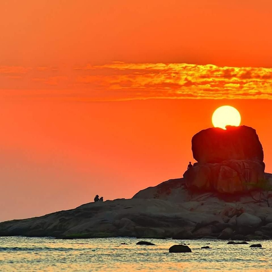 Sunrise at Hon Chong Beach