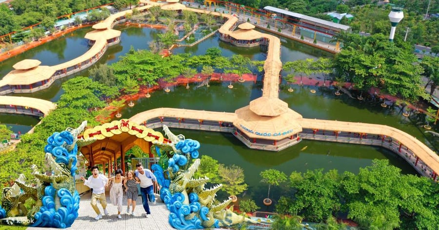 Suoi Tien Theme Park is open throughout the week