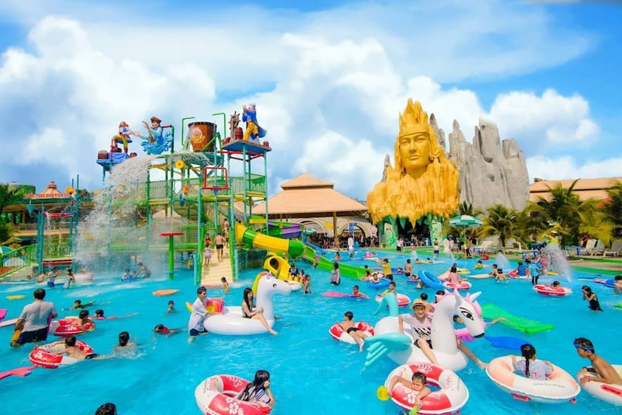 Suoi Tien Theme Park suitable for families with children