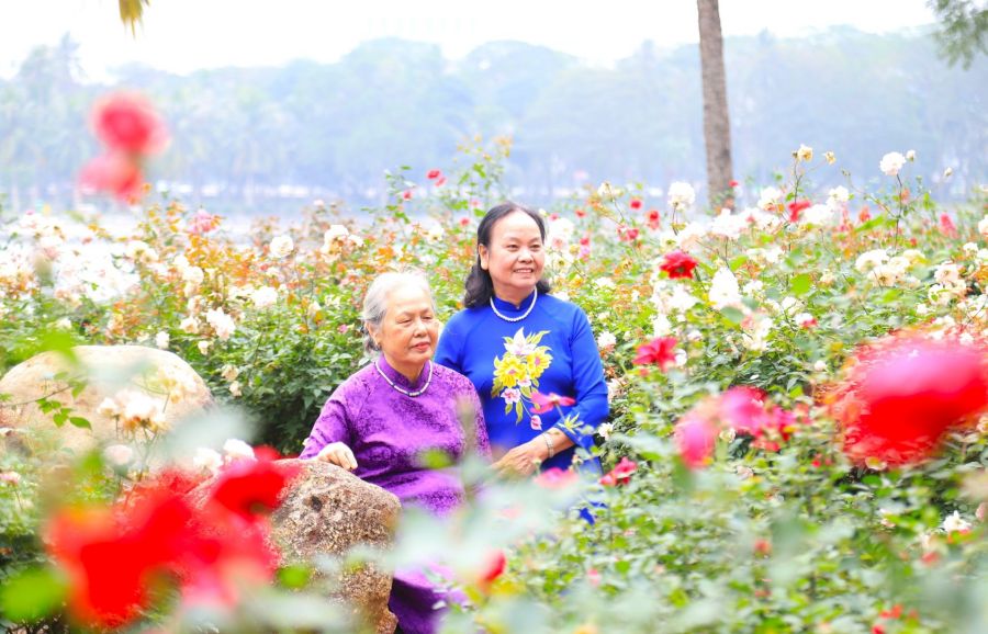 Take Beautiful Photos And Check In