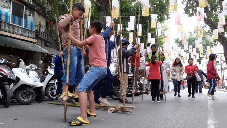 Take Part In Lively Vietnamese Folk Games and Activities