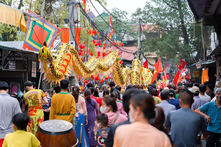 Take Part In The Traditional Festivals At Chuong Hat Village