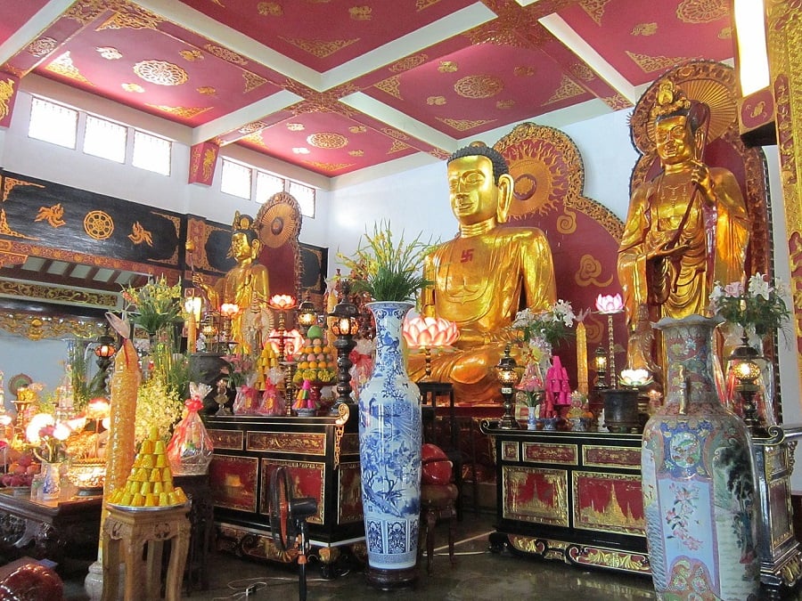 The worship space inside Vinh Nghiem Pagoda
