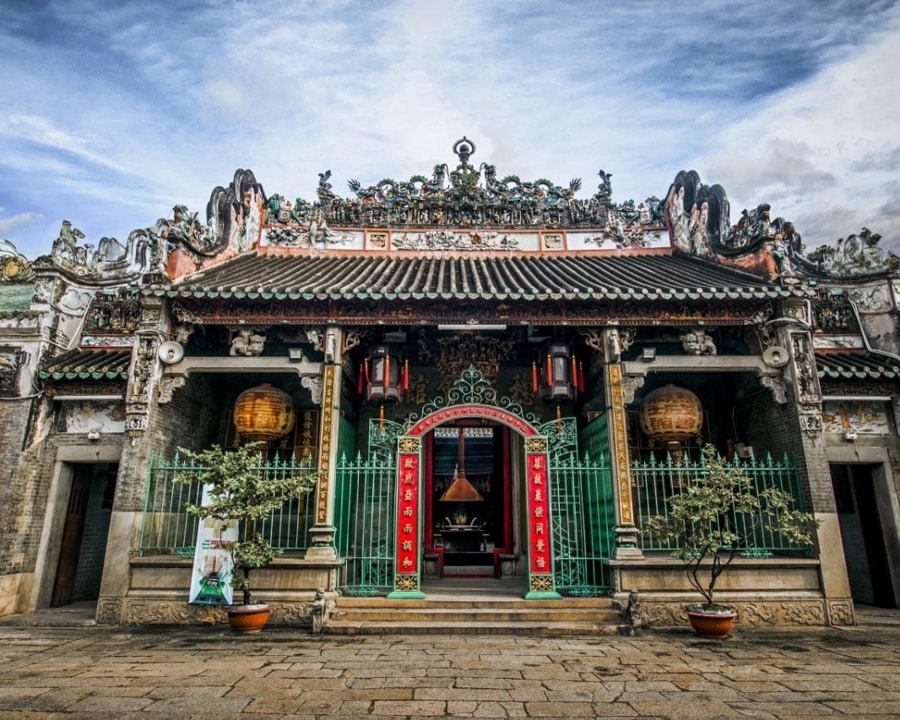 Thien Hau Pagoda is one of the oldest Chinese temples in Ho Chi Minh City