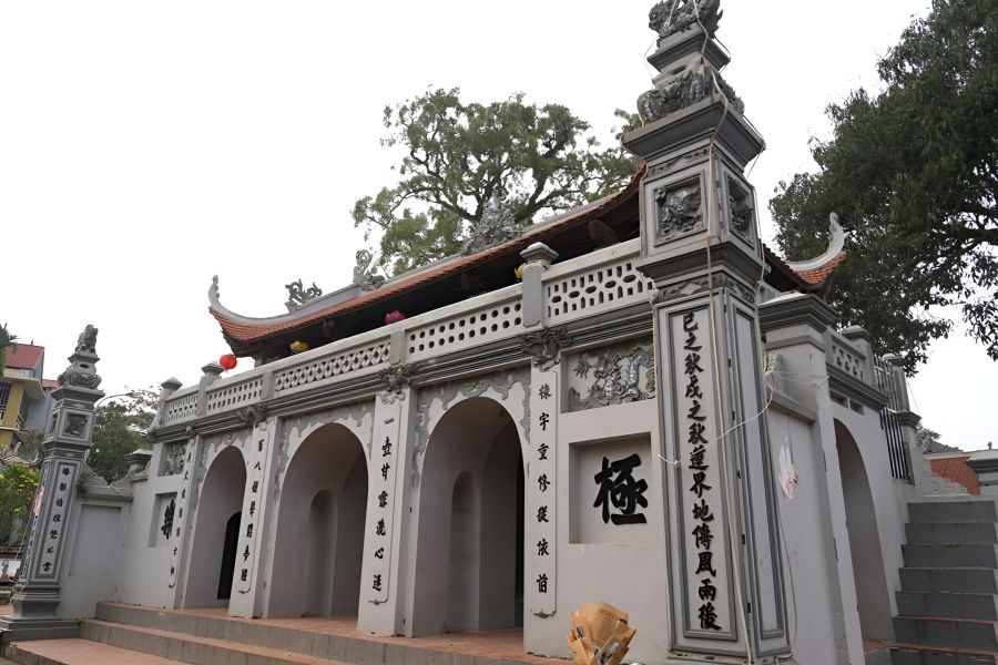 Visit Chuong Communal House (Dinh Lang Chuong)