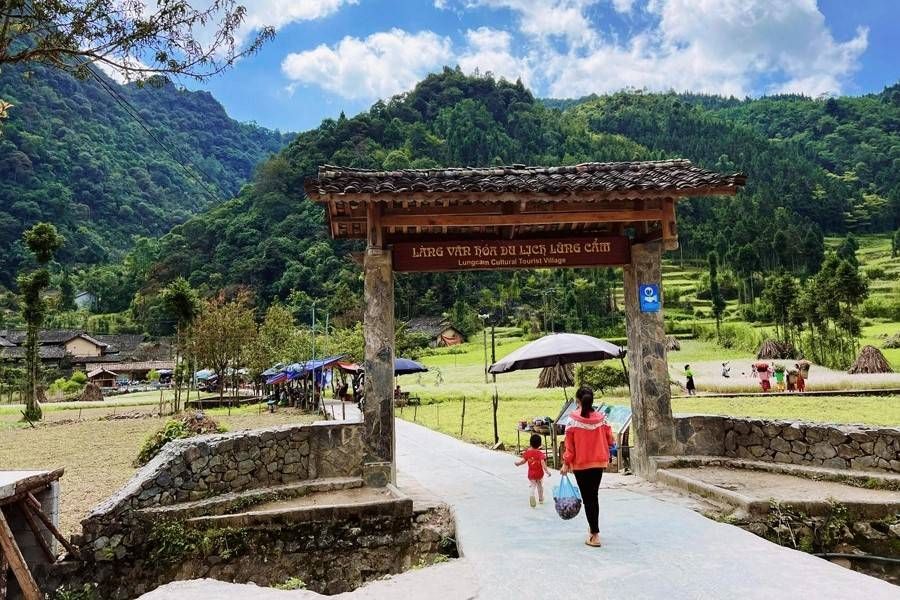  Experience Local Culture at Lung Cam Village