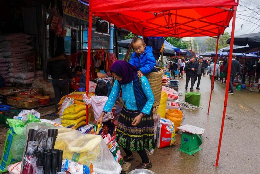 Essential Goods Market (Mainly Outdoor)