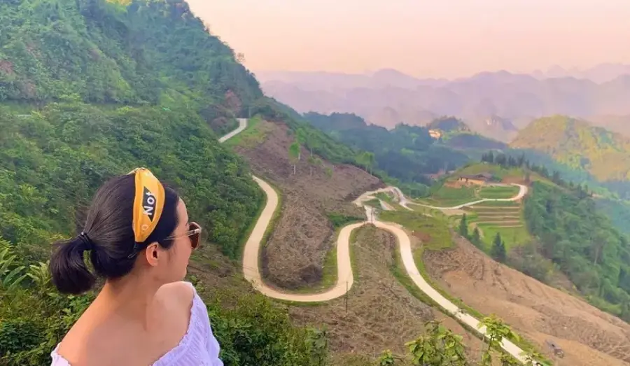 Making A Stop At Iconic Curves And Viewpoints