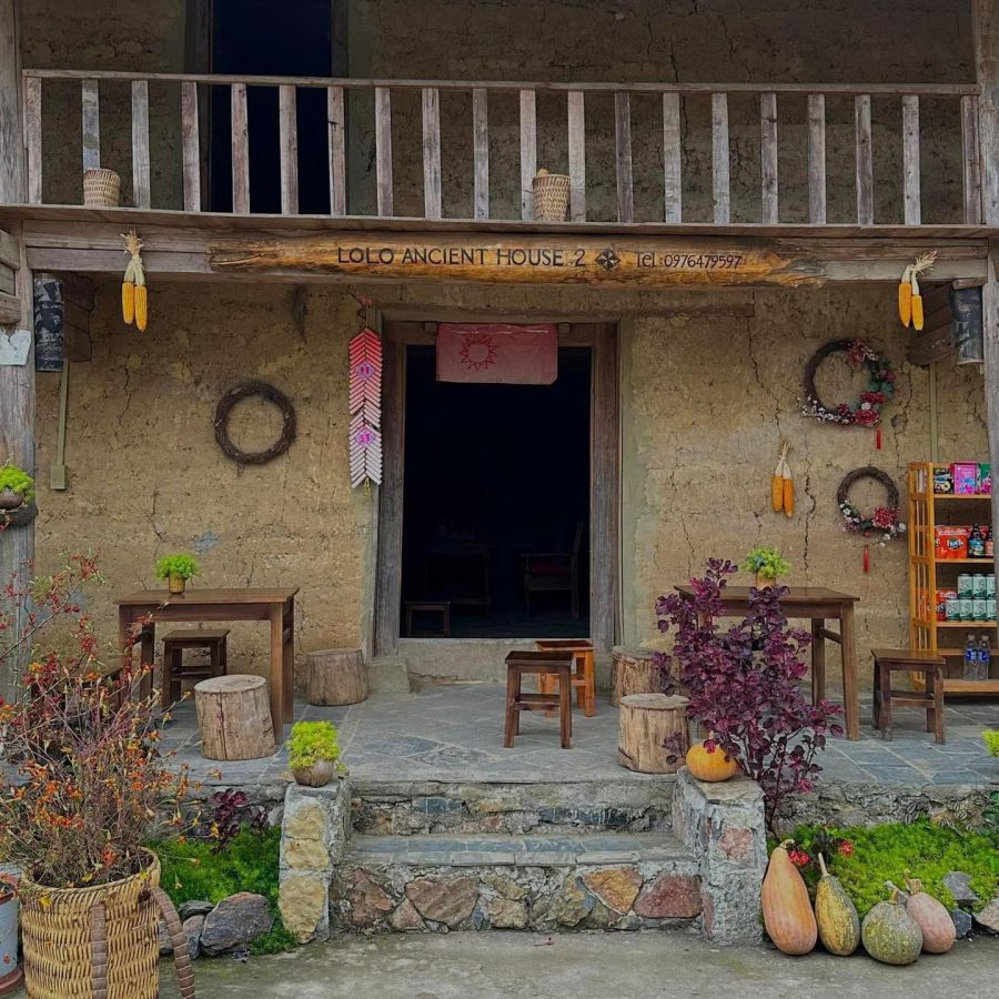  Explore the Ancient Lo Lo Earth House