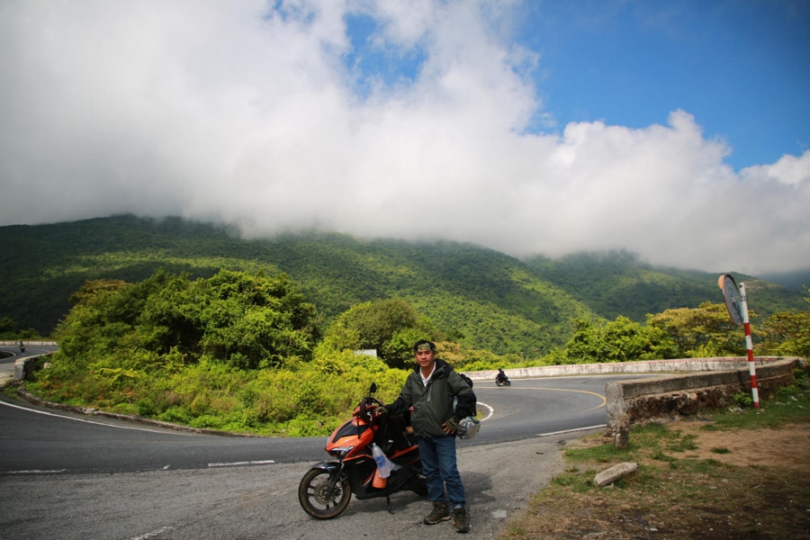 Traveling by motorbike to Hai Van Pass